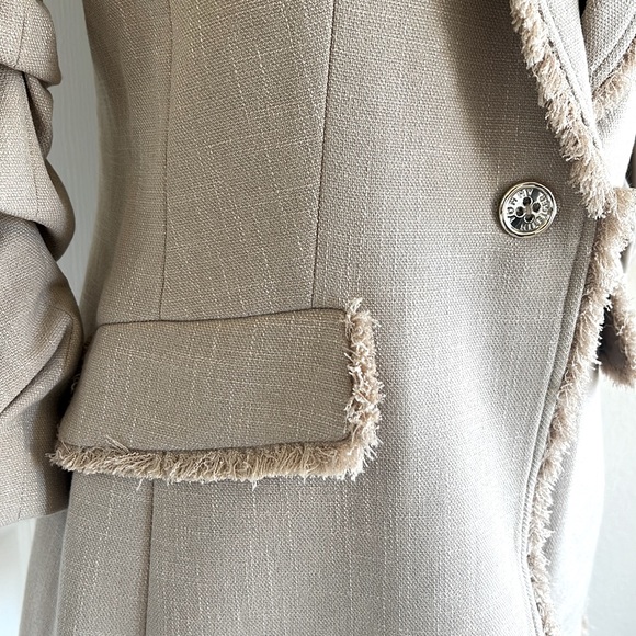 Tommy Hilfiger light beige blazer, sz 4 - Picture 2 of 6